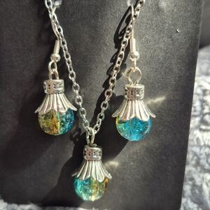 Elegant Silver and Blue-Green Pendant Necklace Set